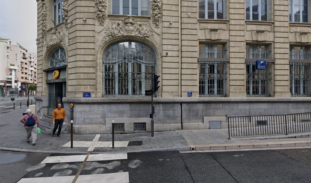 Retrouvez toutes les informations de contacts et horaires d&rsquo;ouverture pour La Poste PAU BOSQUET situé à Pau dans le département Pyrénées Atlantiques (64). Pour effectuer envoyer vos colis (colissimo, chronopost, suivi colis), une gestion bancaire (banque postal, French Bank), votre [&hellip;]