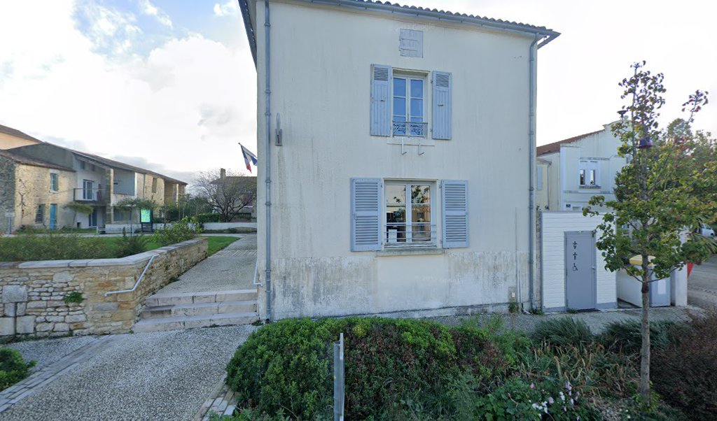 Retrouvez toutes les informations de contacts et horaires d&rsquo;ouverture pour La Poste Agence Communale DAMVIX Mairie situé à Damvix dans le département Vendée (85). Pour effectuer envoyer vos colis (colissimo, chronopost, suivi colis), une gestion bancaire (banque postal, French Bank), [&hellip;]