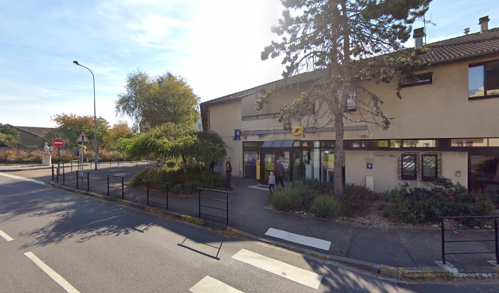 Retrouvez toutes les informations de contacts et horaires d&rsquo;ouverture pour La Poste BRIEY situé à Val de briey dans le département Meurthe-et-Moselle (54). Pour effectuer envoyer vos colis (colissimo, chronopost, suivi colis), une gestion bancaire (banque postal, French Bank), votre [&hellip;]