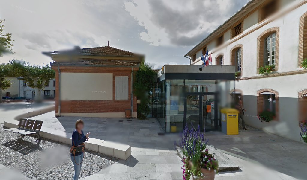 Retrouvez toutes les informations de contacts et horaires d&rsquo;ouverture pour La Poste Agence Communale ESCATALENS Mairie situé à Escatalens dans le département Tarn-et-Garonne (82). Pour effectuer envoyer vos colis (colissimo, chronopost, suivi colis), une gestion bancaire (banque postal, French Bank), [&hellip;]