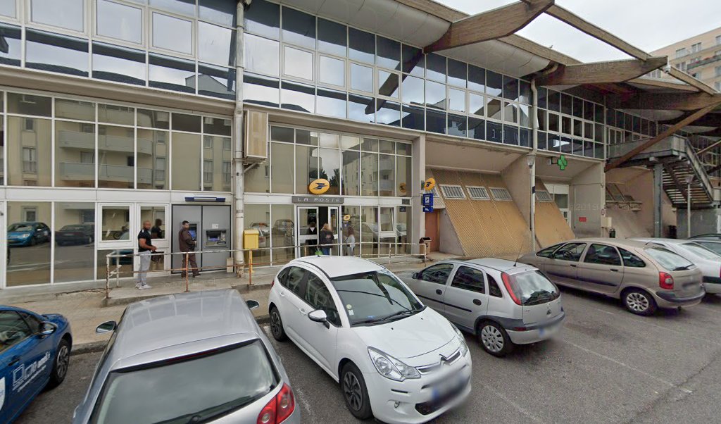 Retrouvez toutes les informations de contacts et horaires d&rsquo;ouverture pour La Poste COMPIEGNE PUY DU ROY situé à Compiegne dans le département Oise (60). Pour effectuer envoyer vos colis (colissimo, chronopost, suivi colis), une gestion bancaire (banque postal, French Bank), [&hellip;]