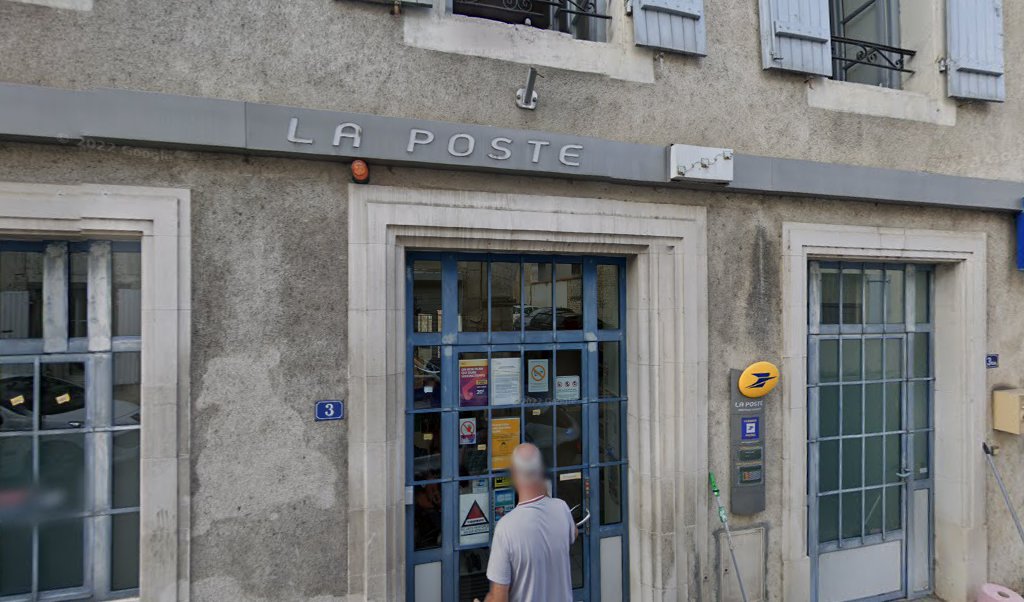 Retrouvez toutes les informations de contacts et horaires d&rsquo;ouverture pour La Poste MONTIGNAC CHARENTE situé à Montignac charente dans le département Charente (16). Pour effectuer envoyer vos colis (colissimo, chronopost, suivi colis), une gestion bancaire (banque postal, French Bank), votre [&hellip;]