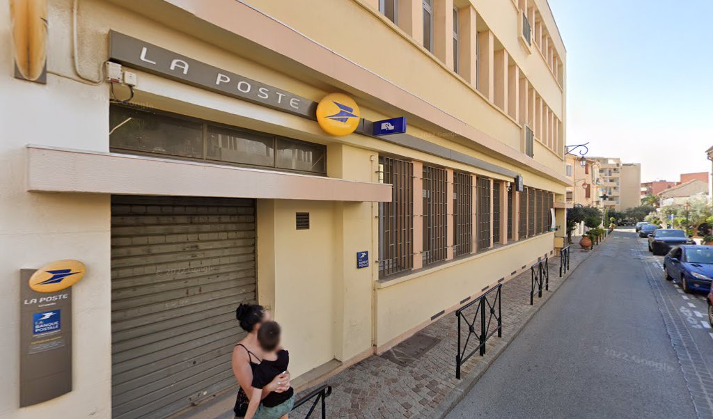 Retrouvez toutes les informations de contacts et horaires d&rsquo;ouverture pour La Poste LE LAVANDOU situé à Le lavandou dans le département Var (83). Pour effectuer envoyer vos colis (colissimo, chronopost, suivi colis), une gestion bancaire (banque postal, French Bank), votre [&hellip;]