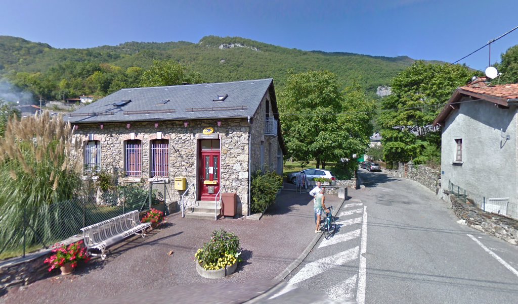 Retrouvez toutes les informations de contacts et horaires d&rsquo;ouverture pour La Poste Agence Communale SIRADAN Mairie situé à Siradan dans le département Hautes-Pyrénées (65). Pour effectuer envoyer vos colis (colissimo, chronopost, suivi colis), une gestion bancaire (banque postal, French Bank), [&hellip;]