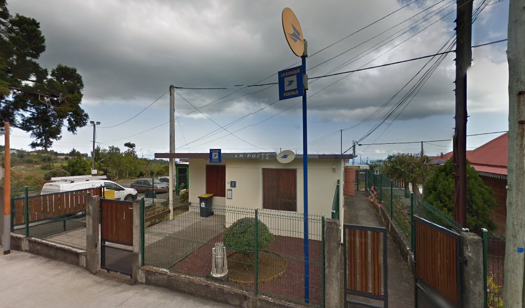 Retrouvez toutes les informations de contacts et horaires d&rsquo;ouverture pour La Poste TEVELAVE situé à Les avirons dans le département La Réunion (97). Pour effectuer envoyer vos colis (colissimo, chronopost, suivi colis), une gestion bancaire (banque postal, French Bank), votre [&hellip;]