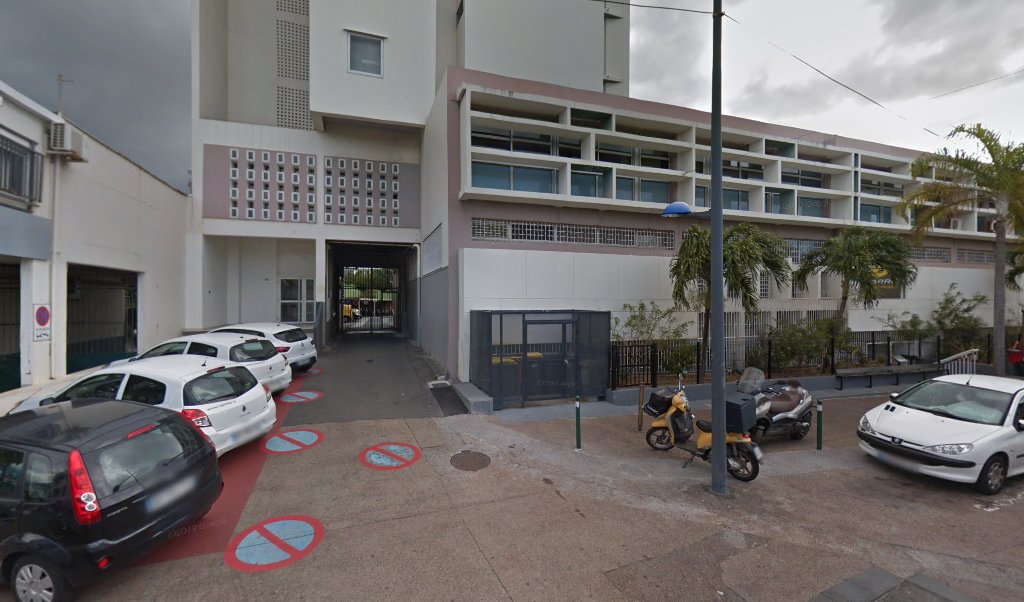 Retrouvez toutes les informations de contacts et horaires d&rsquo;ouverture pour La Poste Espace Clients Pro ST DENIS PDC1 situé à St denis dans le département La Réunion (97). Pour effectuer envoyer vos colis (colissimo, chronopost, suivi colis), une gestion bancaire [&hellip;]