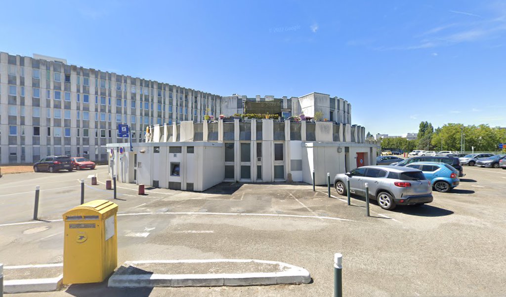 Retrouvez toutes les informations de contacts et horaires d&rsquo;ouverture pour La Poste LAVAL SAINT NICOLAS situé à Laval dans le département Mayenne (53). Pour effectuer envoyer vos colis (colissimo, chronopost, suivi colis), une gestion bancaire (banque postal, French Bank), votre [&hellip;]