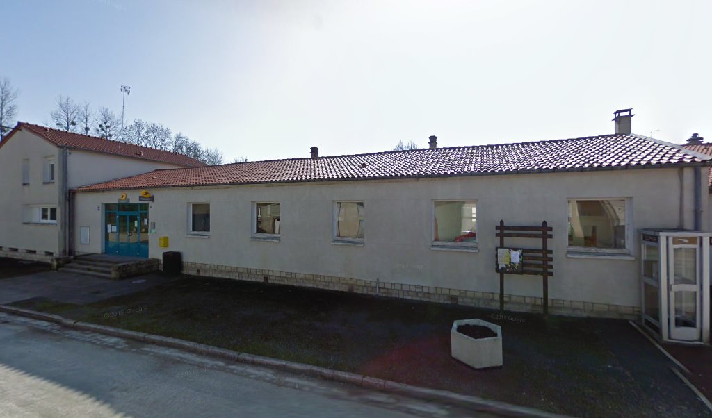 Retrouvez toutes les informations de contacts et horaires d&rsquo;ouverture pour La Poste Agence Communale LAVOYE Mairie situé à Lavoye dans le département Meuse (55). Pour effectuer envoyer vos colis (colissimo, chronopost, suivi colis), une gestion bancaire (banque postal, French Bank), [&hellip;]