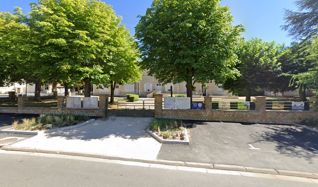 Retrouvez toutes les informations de contacts et horaires d&rsquo;ouverture pour La Poste Agence Communale GENOUILLY Mairie situé à Genouilly dans le département Cher (18). Pour effectuer envoyer vos colis (colissimo, chronopost, suivi colis), une gestion bancaire (banque postal, French Bank), [&hellip;]