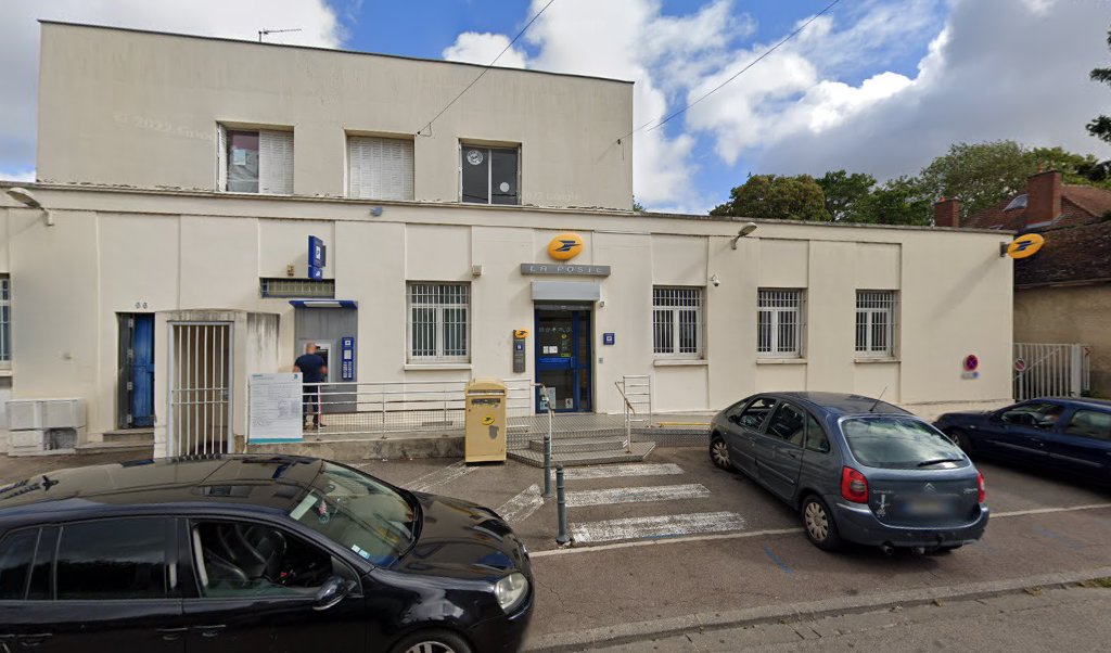 Retrouvez toutes les informations de contacts et horaires d&rsquo;ouverture pour La Poste TROYES QUARTIER SAINT MARTIN situé à Troyes dans le département Aube (10). Pour effectuer envoyer vos colis (colissimo, chronopost, suivi colis), une gestion bancaire (banque postal, French Bank), [&hellip;]