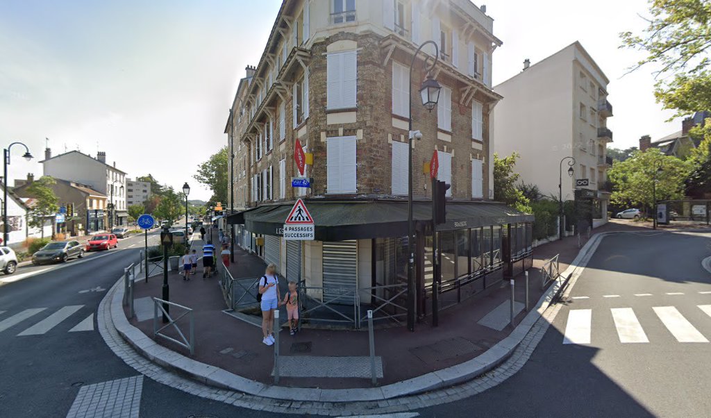 Retrouvez toutes les informations de contacts et horaires d&rsquo;ouverture pour Relais Pickup LE 105 CONCEPT STORE situé à Vaucresson dans le département Hauts-de-Seine (92). Pour effectuer envoyer vos colis (colissimo, chronopost, suivi colis), une gestion bancaire (banque postal, French Bank), [&hellip;]