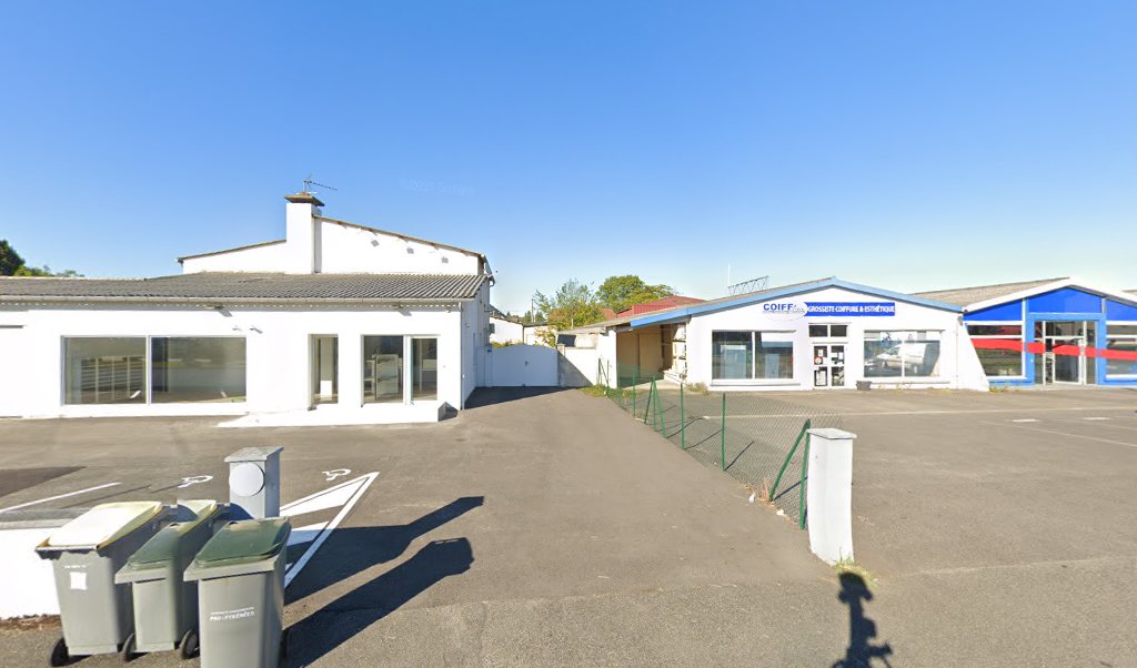 Retrouvez toutes les informations de contacts et horaires d&rsquo;ouverture pour La Poste Espace Clients Pro LESCAR CUGNOT PSE situé à Lescar dans le département Pyrénées Atlantiques (64). Pour effectuer envoyer vos colis (colissimo, chronopost, suivi colis), une gestion bancaire (banque [&hellip;]