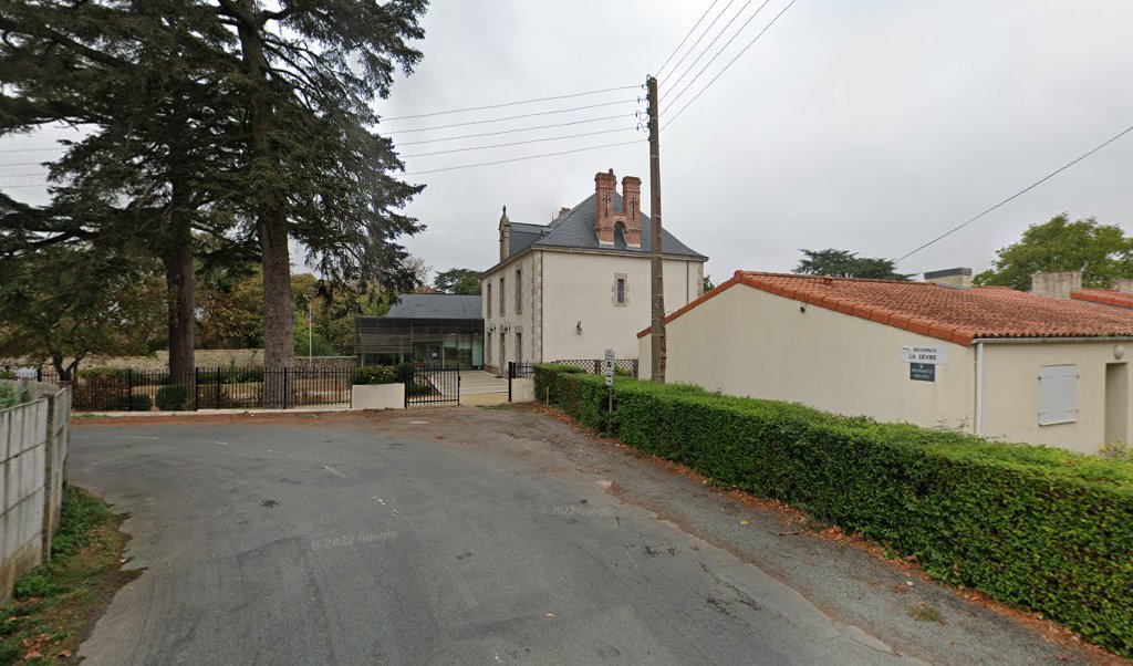 Retrouvez toutes les informations de contacts et horaires d&rsquo;ouverture pour La Poste Agence Communale TIFFAUGES Mairie situé à Tiffauges dans le département Vendée (85). Pour effectuer envoyer vos colis (colissimo, chronopost, suivi colis), une gestion bancaire (banque postal, French Bank), [&hellip;]