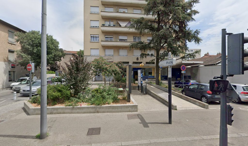 Retrouvez toutes les informations de contacts et horaires d&rsquo;ouverture pour La Poste ST FONS situé à St fons dans le département Rhône (69). Pour effectuer envoyer vos colis (colissimo, chronopost, suivi colis), une gestion bancaire (banque postal, French Bank), votre [&hellip;]