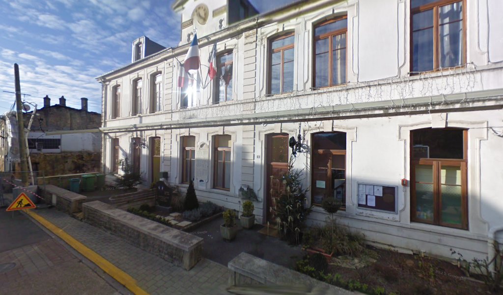 Retrouvez toutes les informations de contacts et horaires d&rsquo;ouverture pour La Poste Agence Communale PIERREPONT MAIRIE situé à Pierrepont dans le département Meurthe-et-Moselle (54). Pour effectuer envoyer vos colis (colissimo, chronopost, suivi colis), une gestion bancaire (banque postal, French Bank), [&hellip;]