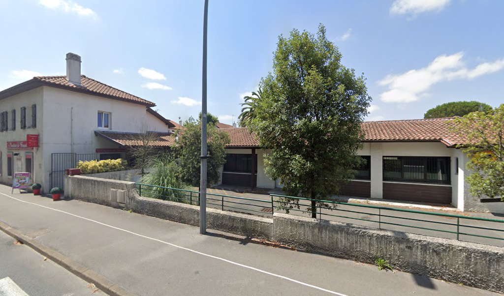 Retrouvez toutes les informations de contacts et horaires d&rsquo;ouverture pour La Poste SAINT PIERRE D IRUBE situé à St pierre d irube dans le département Pyrénées Atlantiques (64). Pour effectuer envoyer vos colis (colissimo, chronopost, suivi colis), une gestion bancaire [&hellip;]