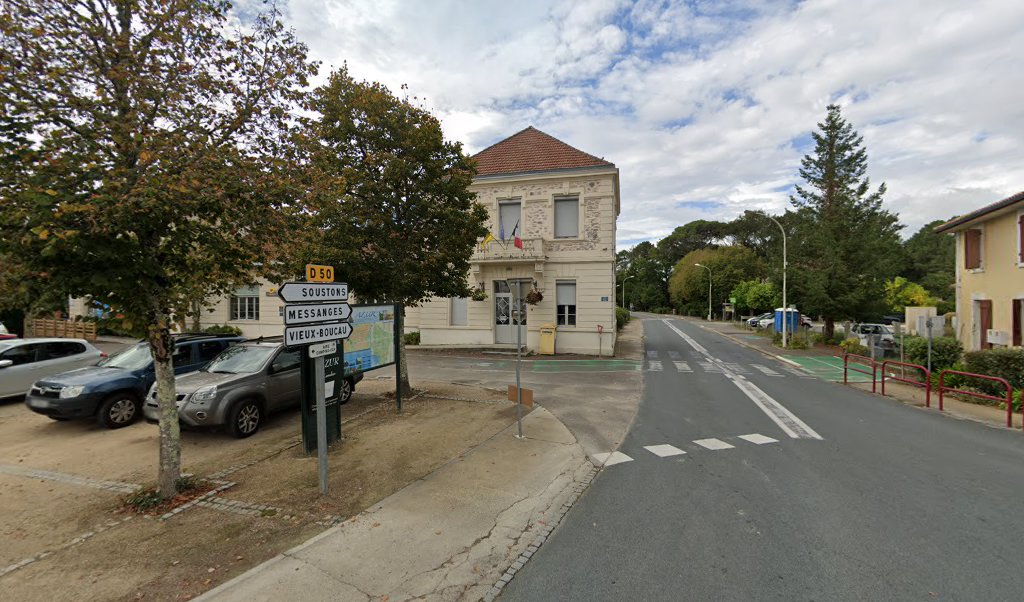 Retrouvez toutes les informations de contacts et horaires d&rsquo;ouverture pour La Poste Agence Communale AZUR Mairie situé à Azur dans le département Landes (40). Pour effectuer envoyer vos colis (colissimo, chronopost, suivi colis), une gestion bancaire (banque postal, French Bank), [&hellip;]