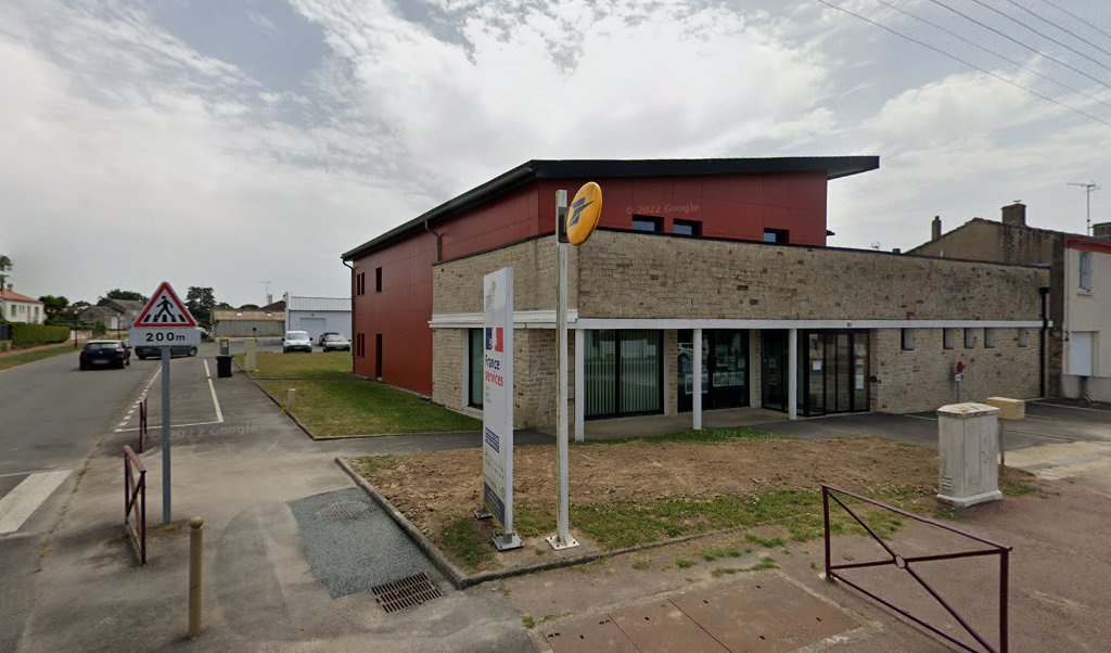 Retrouvez toutes les informations de contacts et horaires d&rsquo;ouverture pour La Poste Agence Communale PALLUAU Mairie situé à Palluau dans le département Vendée (85). Pour effectuer envoyer vos colis (colissimo, chronopost, suivi colis), une gestion bancaire (banque postal, French Bank), [&hellip;]