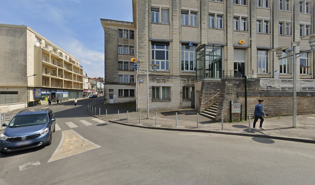 Retrouvez toutes les informations de contacts et horaires d&rsquo;ouverture pour La Poste ANGOULEME CHAMP DE MARS situé à Angouleme dans le département Charente (16). Pour effectuer envoyer vos colis (colissimo, chronopost, suivi colis), une gestion bancaire (banque postal, French Bank), [&hellip;]