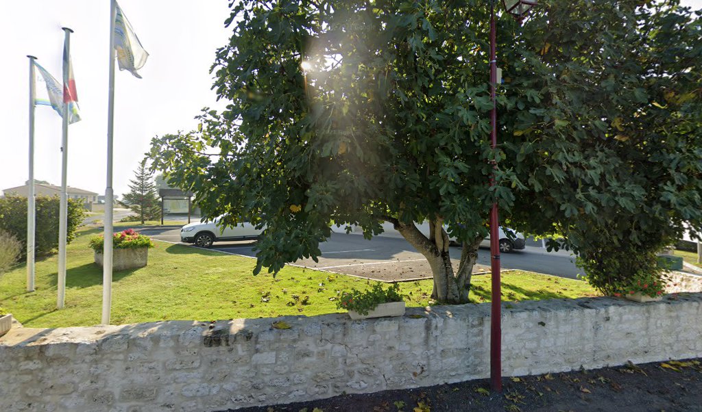 Retrouvez toutes les informations de contacts et horaires d&rsquo;ouverture pour La Poste Agence Communale PLASSAY Mairie situé à Plassay dans le département Charente-Maritime (17). Pour effectuer envoyer vos colis (colissimo, chronopost, suivi colis), une gestion bancaire (banque postal, French Bank), [&hellip;]