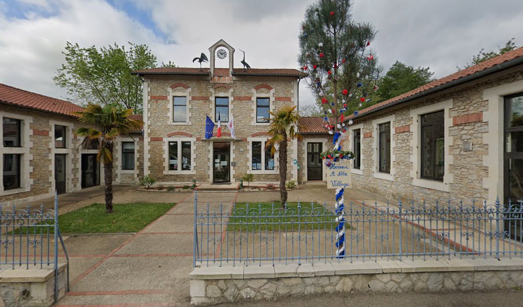 Retrouvez toutes les informations de contacts et horaires d&rsquo;ouverture pour La Poste Agence Communale MEES Mairie situé à Mees dans le département Landes (40). Pour effectuer envoyer vos colis (colissimo, chronopost, suivi colis), une gestion bancaire (banque postal, French Bank), [&hellip;]