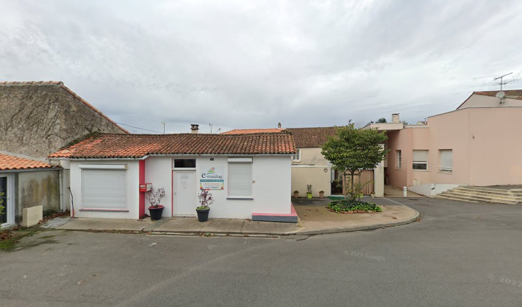 Retrouvez toutes les informations de contacts et horaires d&rsquo;ouverture pour La Poste LA CHATAIGNERAIE situé à La chataigneraie dans le département Vendée (85). Pour effectuer envoyer vos colis (colissimo, chronopost, suivi colis), une gestion bancaire (banque postal, French Bank), votre [&hellip;]