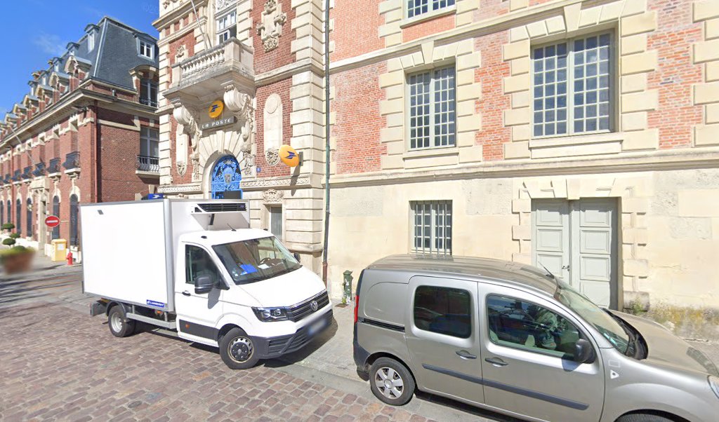 Retrouvez toutes les informations de contacts et horaires d&rsquo;ouverture pour La Poste LISIEUX PRINCIPAL situé à Lisieux dans le département Calvados (14). Pour effectuer envoyer vos colis (colissimo, chronopost, suivi colis), une gestion bancaire (banque postal, French Bank), votre courrier [&hellip;]