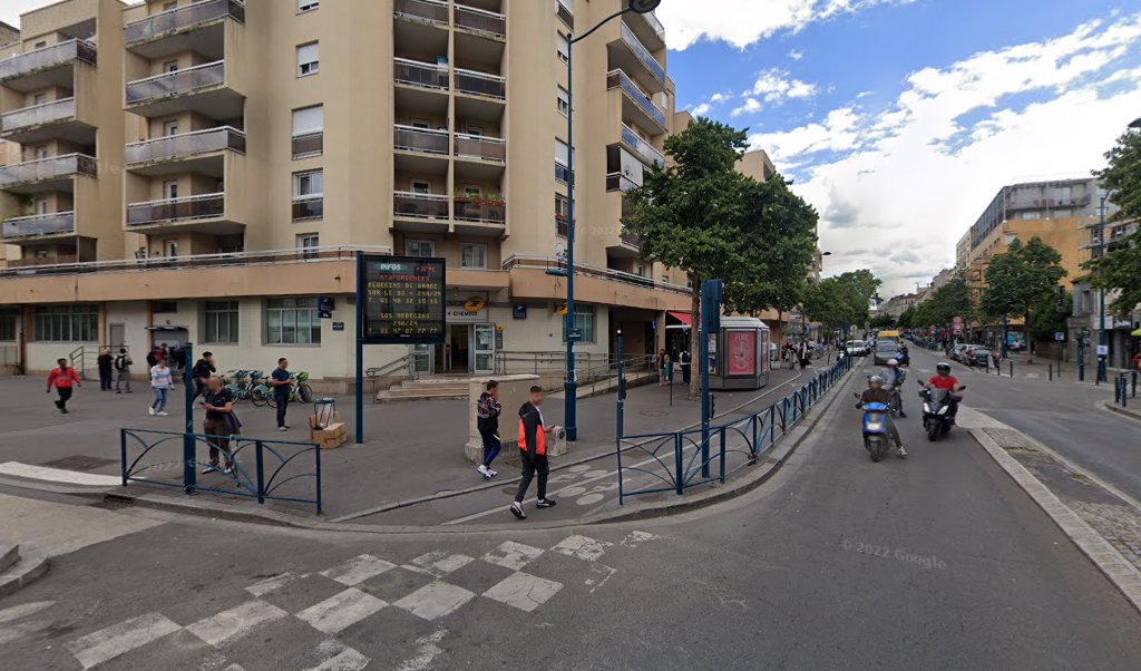 Retrouvez toutes les informations de contacts et horaires d&rsquo;ouverture pour La Poste PANTIN QUATRE CHEMINS situé à Pantin dans le département Seine-Saint-Denis (93). Pour effectuer envoyer vos colis (colissimo, chronopost, suivi colis), une gestion bancaire (banque postal, French Bank), votre [&hellip;]