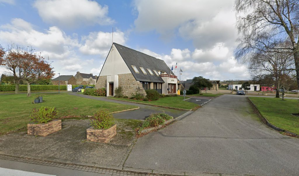 Retrouvez toutes les informations de contacts et horaires d&rsquo;ouverture pour La Poste Agence Communale DINEAULT Mairie situé à Dineault dans le département Finistère (29). Pour effectuer envoyer vos colis (colissimo, chronopost, suivi colis), une gestion bancaire (banque postal, French Bank), [&hellip;]