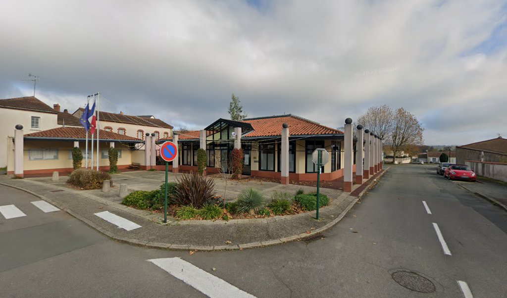 Retrouvez toutes les informations de contacts et horaires d&rsquo;ouverture pour La Poste Agence Communale LE BOUPERE Mairie situé à Le boupere dans le département Vendée (85). Pour effectuer envoyer vos colis (colissimo, chronopost, suivi colis), une gestion bancaire (banque postal, [&hellip;]