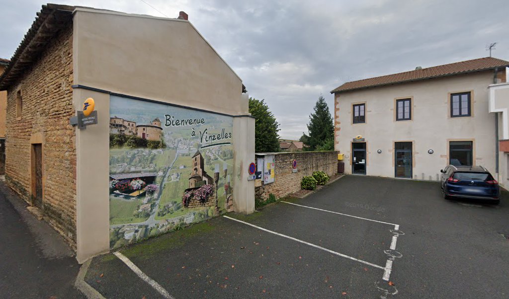 Retrouvez toutes les informations de contacts et horaires d&rsquo;ouverture pour La Poste Agence Communale VINZELLES Mairie situé à Vinzelles dans le département Saône-et-Loire (71). Pour effectuer envoyer vos colis (colissimo, chronopost, suivi colis), une gestion bancaire (banque postal, French Bank), [&hellip;]