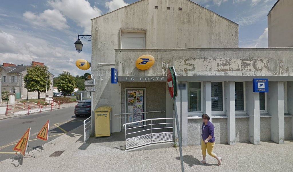 Retrouvez toutes les informations de contacts et horaires d&rsquo;ouverture pour La Poste SAINT PERE EN RETZ situé à St pere en retz dans le département Loire-Atlantique (44). Pour effectuer envoyer vos colis (colissimo, chronopost, suivi colis), une gestion bancaire (banque [&hellip;]