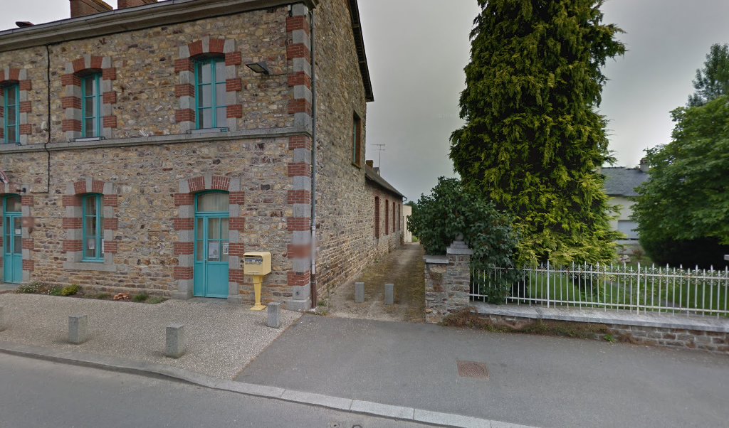 Retrouvez toutes les informations de contacts et horaires d&rsquo;ouverture pour La Poste Agence Communale ERBREE Mairie situé à Erbree dans le département Ille-et-Vilaine (35). Pour effectuer envoyer vos colis (colissimo, chronopost, suivi colis), une gestion bancaire (banque postal, French Bank), [&hellip;]