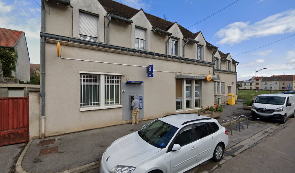 Retrouvez toutes les informations de contacts et horaires d&rsquo;ouverture pour La Poste TRILPORT situé à Trilport dans le département Seine-et-Marne (77). Pour effectuer envoyer vos colis (colissimo, chronopost, suivi colis), une gestion bancaire (banque postal, French Bank), votre courrier (suivi [&hellip;]