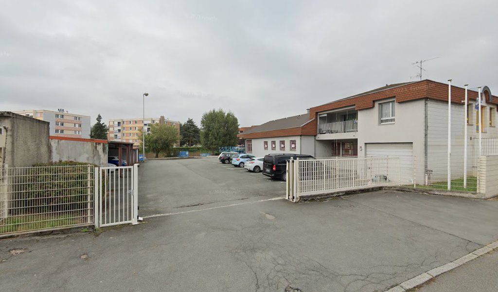 Retrouvez toutes les informations de contacts et horaires d&rsquo;ouverture pour La Poste DELLE situé à Delle dans le département Territoire de Belfort (90). Pour effectuer envoyer vos colis (colissimo, chronopost, suivi colis), une gestion bancaire (banque postal, French Bank), votre [&hellip;]