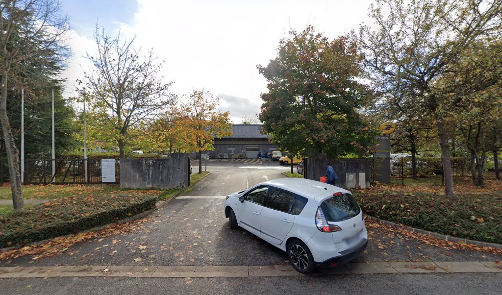 Retrouvez toutes les informations de contacts et horaires d&rsquo;ouverture pour Relais Pickup LA POSTE CARREPRO SERRIS situé à Serris dans le département Seine-et-Marne (77). Pour effectuer envoyer vos colis (colissimo, chronopost, suivi colis), une gestion bancaire (banque postal, French Bank), [&hellip;]