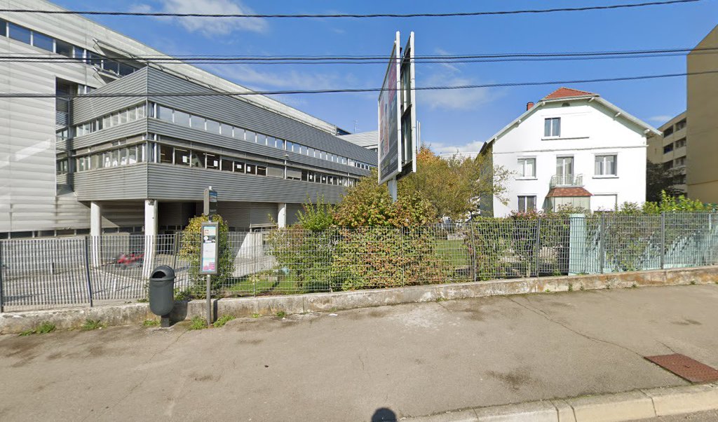 Retrouvez toutes les informations de contacts et horaires d&rsquo;ouverture pour La Poste Espace Clients Pro BESANCON PAYS DE VAUBAN PPDC situé à Besancon dans le département Doubs (25). Pour effectuer envoyer vos colis (colissimo, chronopost, suivi colis), une gestion bancaire [&hellip;]