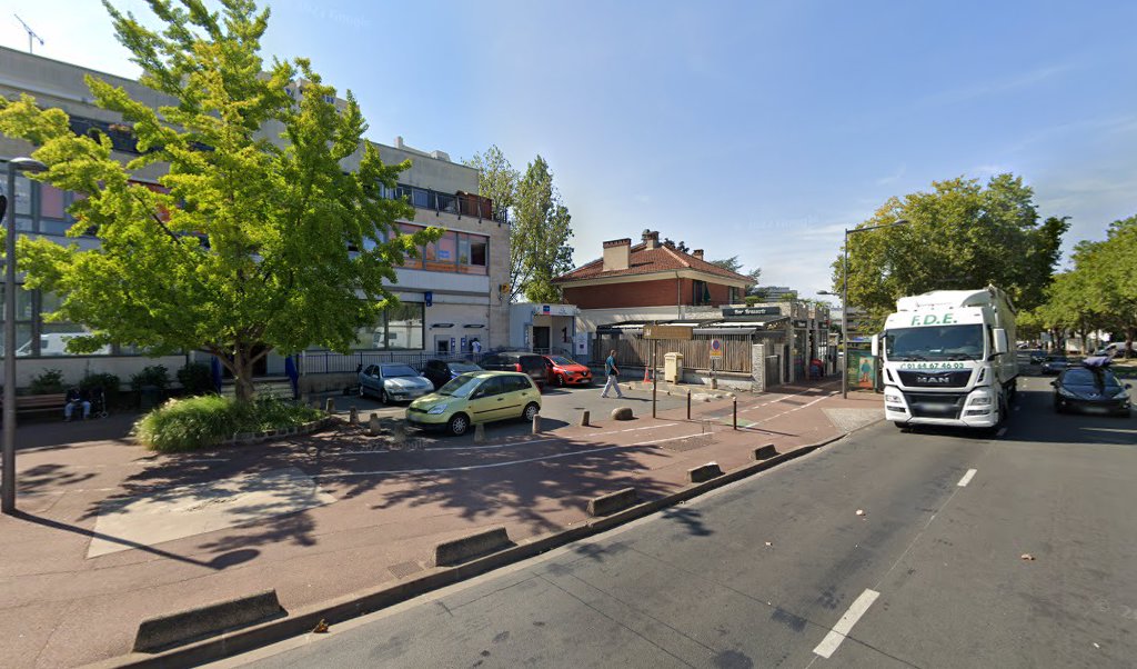 Retrouvez toutes les informations de contacts et horaires d&rsquo;ouverture pour La Poste CRETEIL EGLISE situé à Creteil dans le département Val-de-Marne (94). Pour effectuer envoyer vos colis (colissimo, chronopost, suivi colis), une gestion bancaire (banque postal, French Bank), votre courrier [&hellip;]