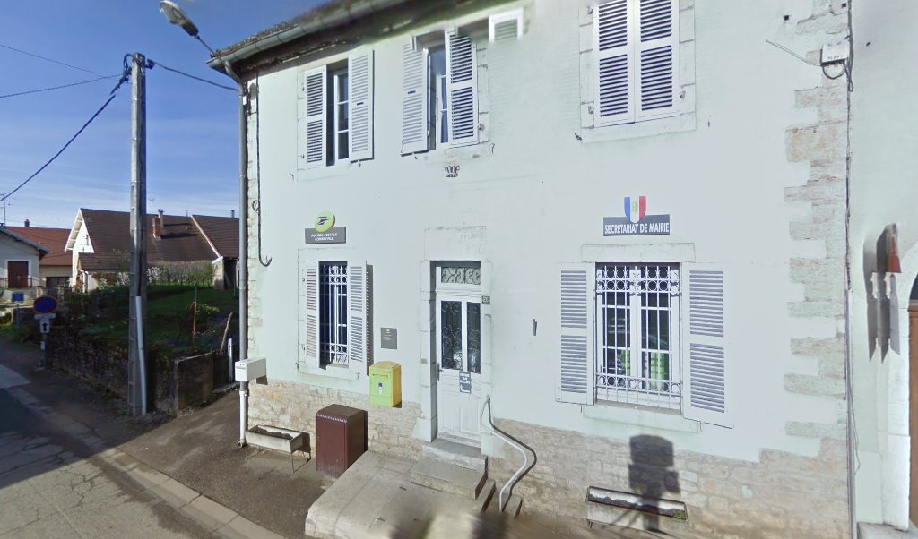 Retrouvez toutes les informations de contacts et horaires d&rsquo;ouverture pour La Poste Agence Communale ST LOTHAIN Mairie situé à St lothain dans le département Jura (39). Pour effectuer envoyer vos colis (colissimo, chronopost, suivi colis), une gestion bancaire (banque postal, [&hellip;]
