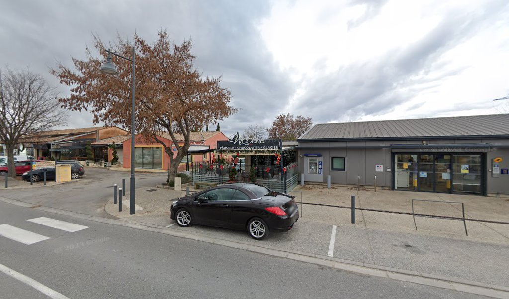 Retrouvez toutes les informations de contacts et horaires d&rsquo;ouverture pour La Poste MAUBEC LE COUSTELLET situé à Maubec dans le département Vaucluse (84). Pour effectuer envoyer vos colis (colissimo, chronopost, suivi colis), une gestion bancaire (banque postal, French Bank), votre [&hellip;]