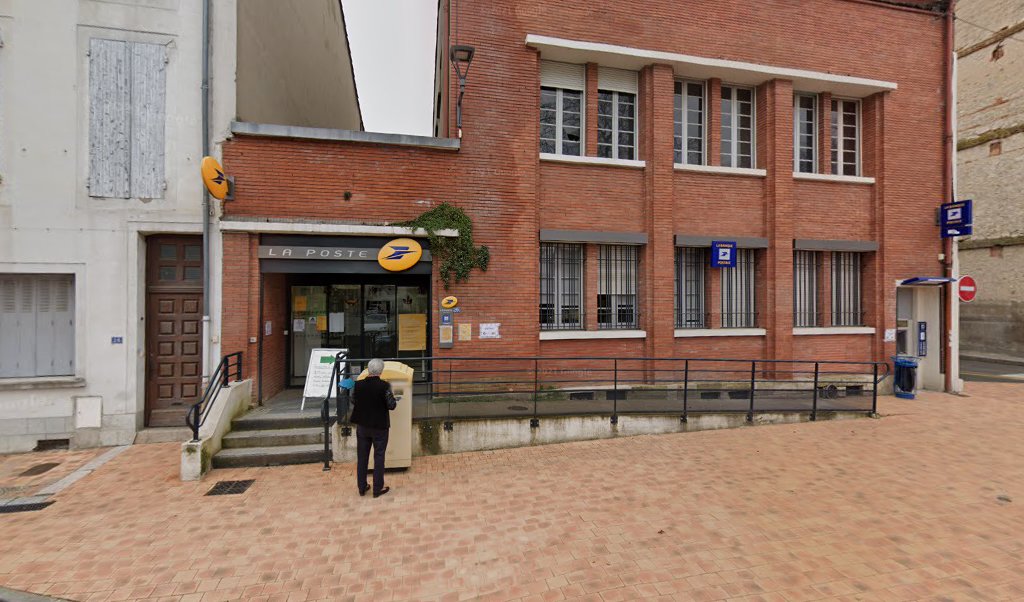 Retrouvez toutes les informations de contacts et horaires d&rsquo;ouverture pour La Poste VALENCE D AGEN situé à Valence dans le département Tarn-et-Garonne (82). Pour effectuer envoyer vos colis (colissimo, chronopost, suivi colis), une gestion bancaire (banque postal, French Bank), votre [&hellip;]
