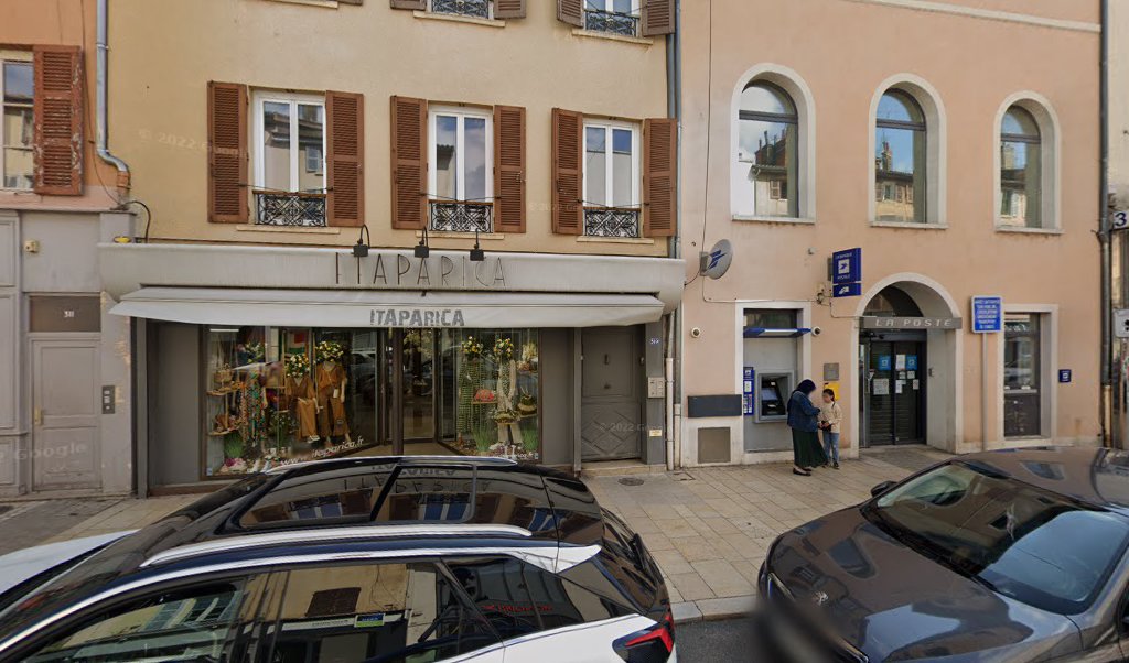 Retrouvez toutes les informations de contacts et horaires d&rsquo;ouverture pour La Poste VILLEFRANCHE S/SAONE URSULINES situé à Villefranche sur saone dans le département Rhône (69). Pour effectuer envoyer vos colis (colissimo, chronopost, suivi colis), une gestion bancaire (banque postal, French [&hellip;]
