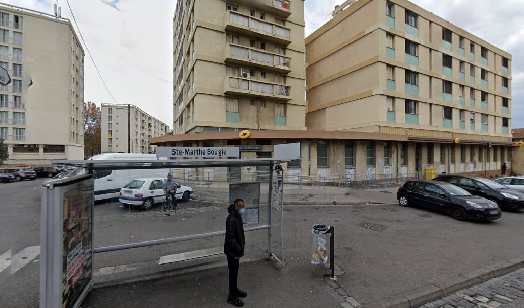 Retrouvez toutes les informations de contacts et horaires d&rsquo;ouverture pour La Poste MARSEILLE SAINT-BARTHELEMY situé à Marseille dans le département Bouches-du-Rhône (13). Pour effectuer envoyer vos colis (colissimo, chronopost, suivi colis), une gestion bancaire (banque postal, French Bank), votre courrier [&hellip;]