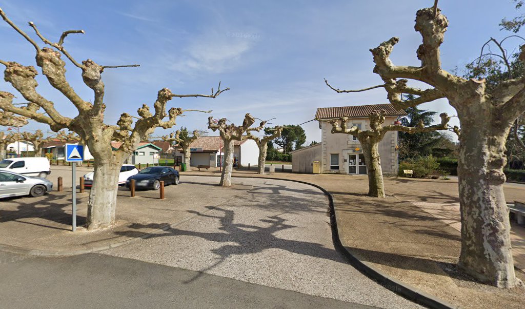 Retrouvez toutes les informations de contacts et horaires d&rsquo;ouverture pour La Poste Agence Communale LAMOTHE LANDERRON Mairie situé à Lamothe landerron dans le département Gironde (33). Pour effectuer envoyer vos colis (colissimo, chronopost, suivi colis), une gestion bancaire (banque postal, [&hellip;]