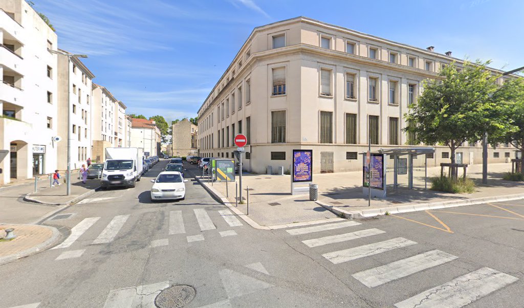 Retrouvez toutes les informations de contacts et horaires d&rsquo;ouverture pour La Poste Espace Clients Pro AVIGNON KENNEDY PDC1 situé à Avignon dans le département Vaucluse (84). Pour effectuer envoyer vos colis (colissimo, chronopost, suivi colis), une gestion bancaire (banque postal, [&hellip;]