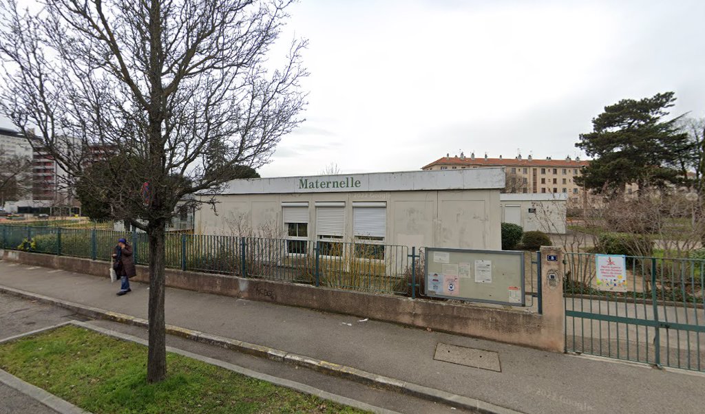 Retrouvez toutes les informations de contacts et horaires d&rsquo;ouverture pour La Poste Agence Communale BRON Mairie situé à Bron dans le département Rhône (69). Pour effectuer envoyer vos colis (colissimo, chronopost, suivi colis), une gestion bancaire (banque postal, French Bank), [&hellip;]