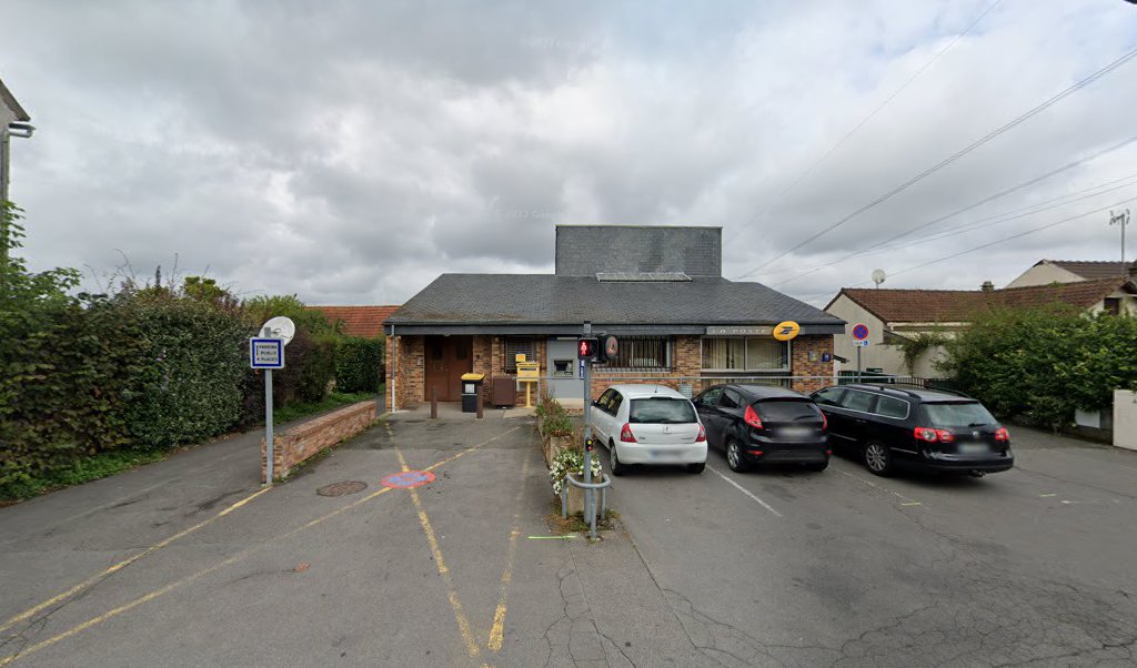 Retrouvez toutes les informations de contacts et horaires d&rsquo;ouverture pour La Poste EGLY situé à Egly dans le département Essonne (91). Pour effectuer envoyer vos colis (colissimo, chronopost, suivi colis), une gestion bancaire (banque postal, French Bank), votre courrier (suivi [&hellip;]
