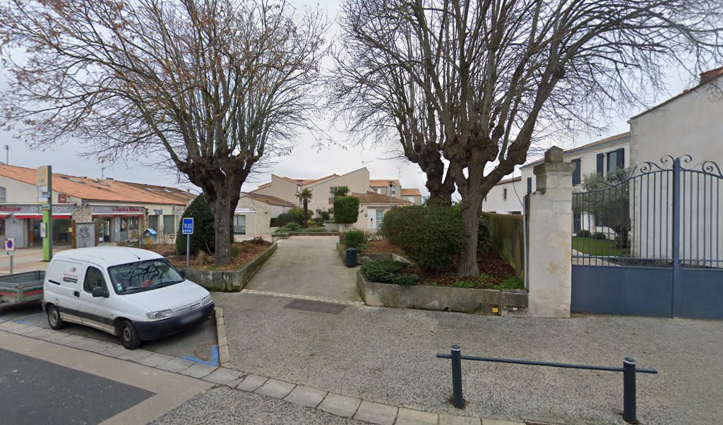 Retrouvez toutes les informations de contacts et horaires d&rsquo;ouverture pour La Poste DOMPIERRE SUR MER situé à Dompierre sur mer dans le département Charente-Maritime (17). Pour effectuer envoyer vos colis (colissimo, chronopost, suivi colis), une gestion bancaire (banque postal, French [&hellip;]