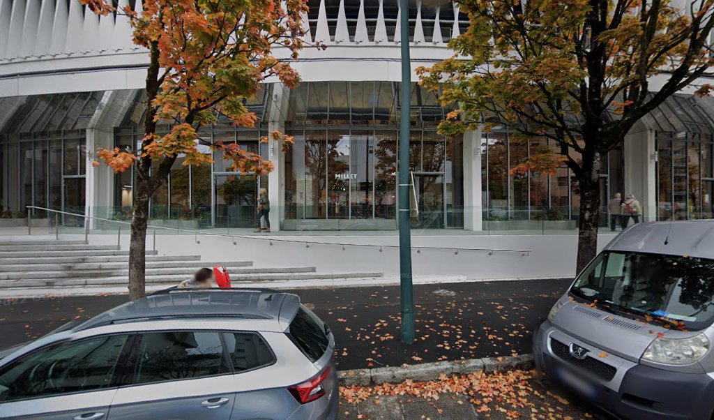 Retrouvez toutes les informations de contacts et horaires d&rsquo;ouverture pour La Poste ANNECY PARMELAN situé à Annecy dans le département Haute-Savoie (74). Pour effectuer envoyer vos colis (colissimo, chronopost, suivi colis), une gestion bancaire (banque postal, French Bank), votre courrier [&hellip;]