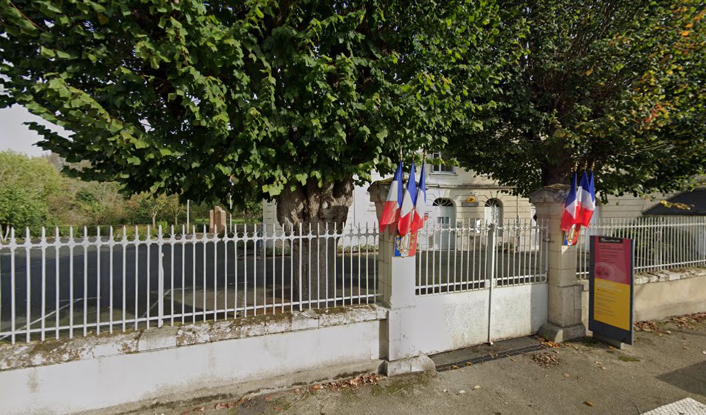 Retrouvez toutes les informations de contacts et horaires d&rsquo;ouverture pour La Poste Agence Communale SAUMUR Mairie situé à Saumur dans le département Maine-et-Loire (49). Pour effectuer envoyer vos colis (colissimo, chronopost, suivi colis), une gestion bancaire (banque postal, French Bank), [&hellip;]